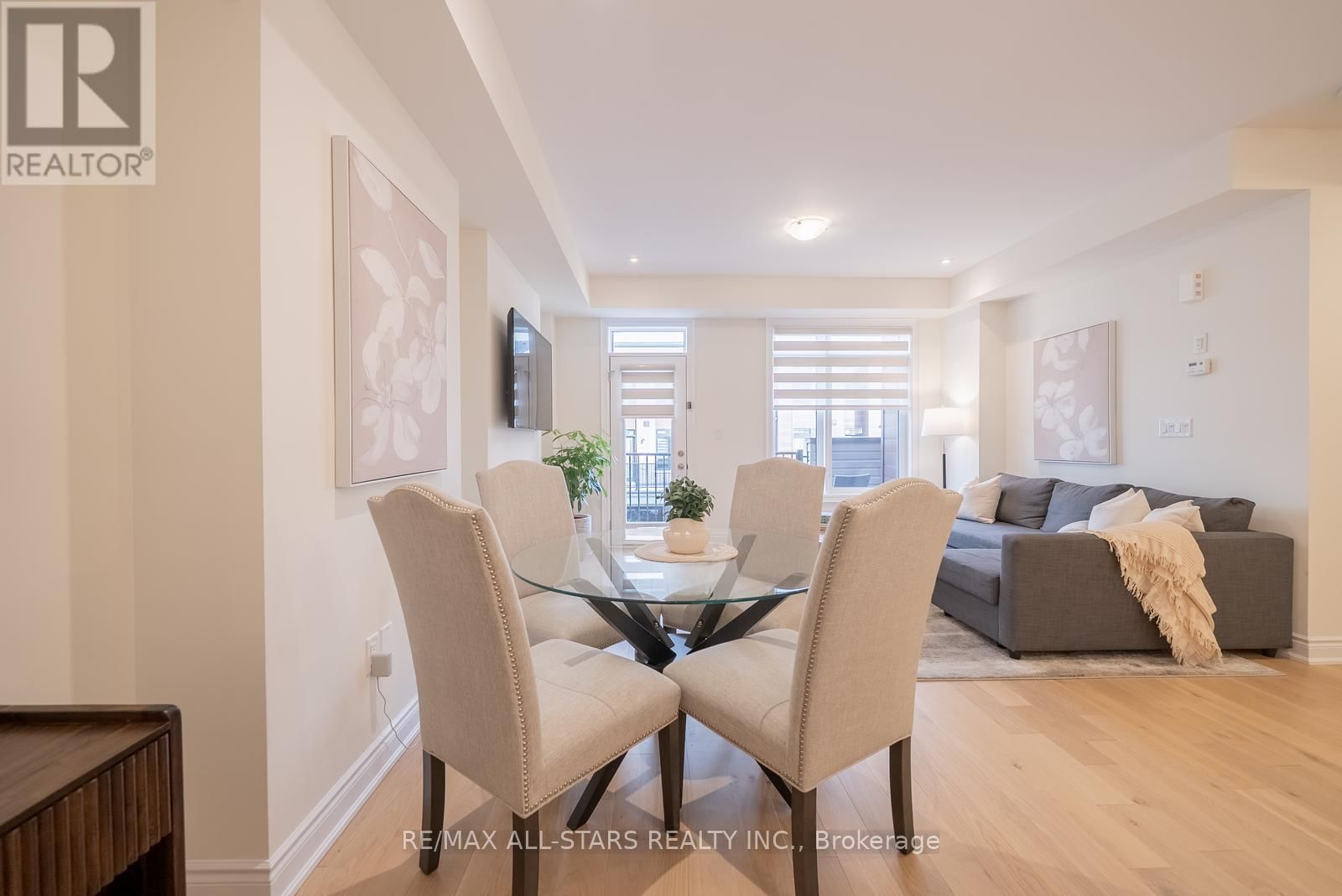 12 GRIFFITH STREET Image 15