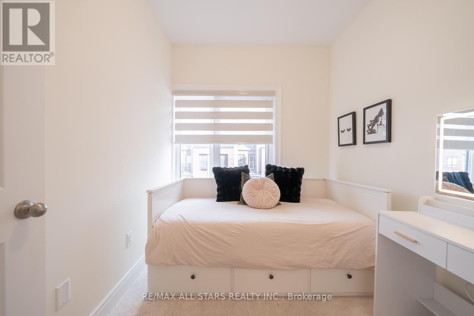 12 GRIFFITH STREET Image 28