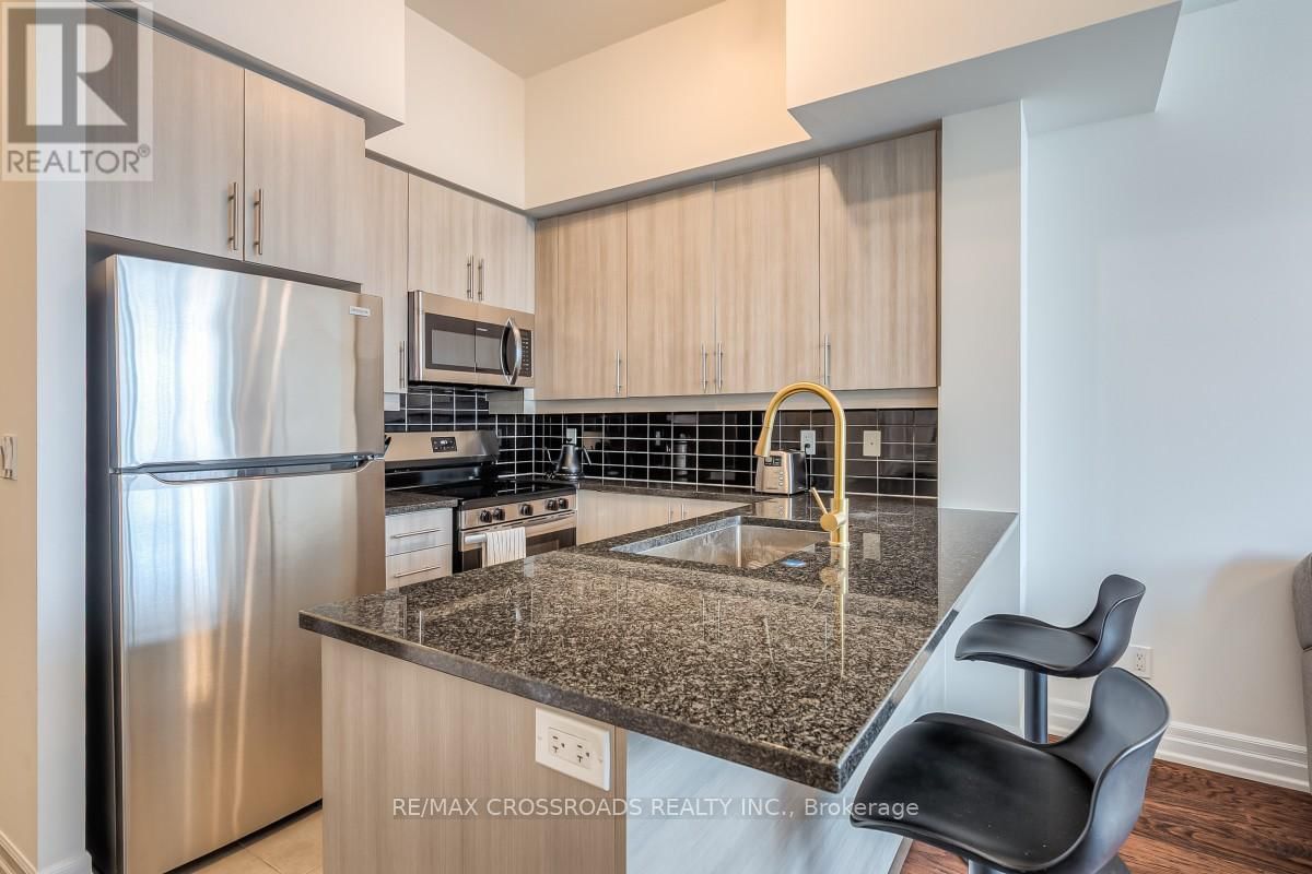 203 - 8110 BIRCHMOUNT ROAD Image 11