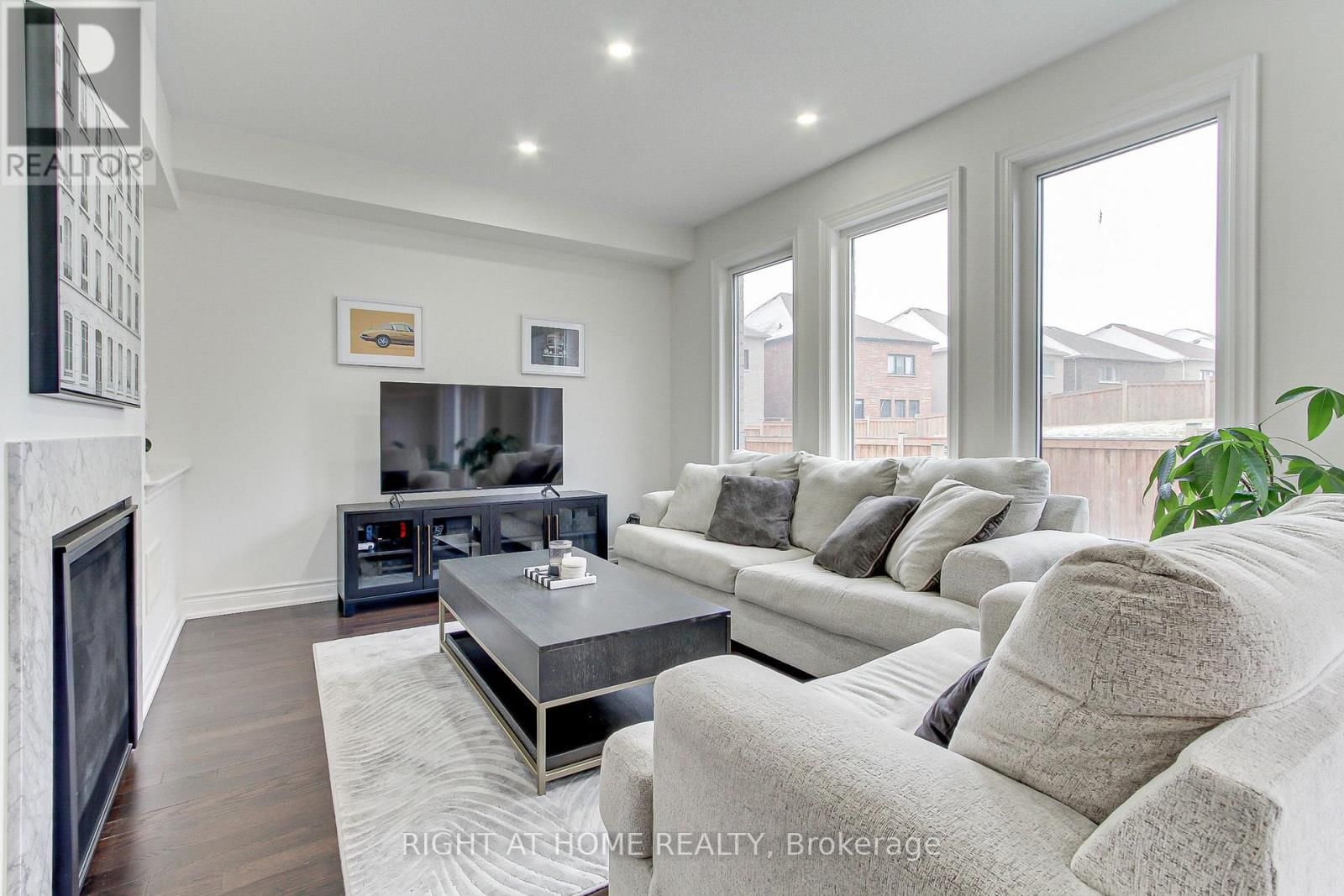 29 PEAR BLOSSOM WAY Image 13