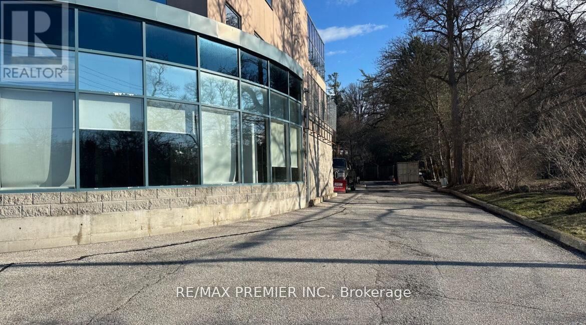 105 - 8077 ISLINGTON AVENUE Image 4