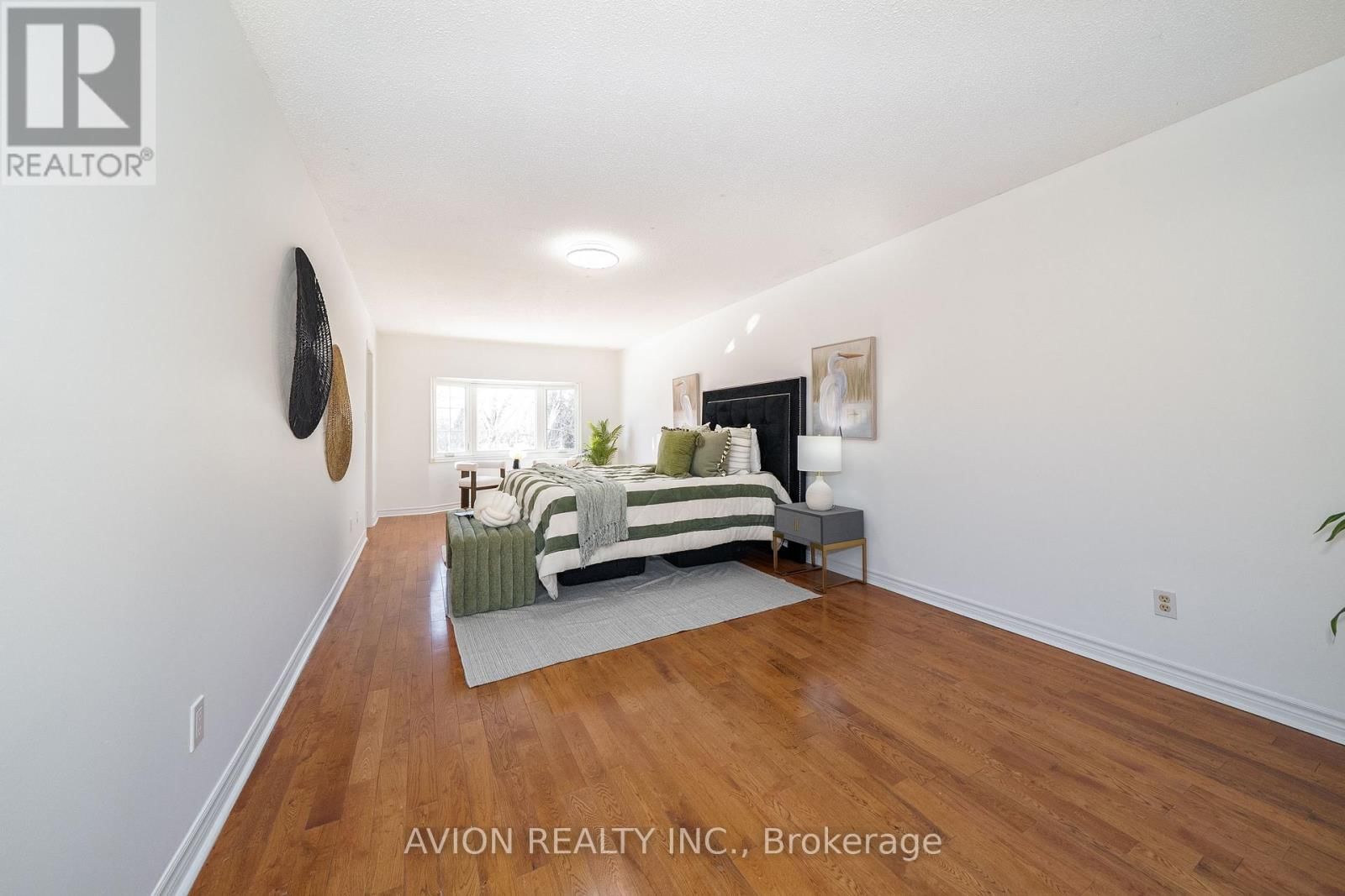 90 PENNY CRESCENT Image 26