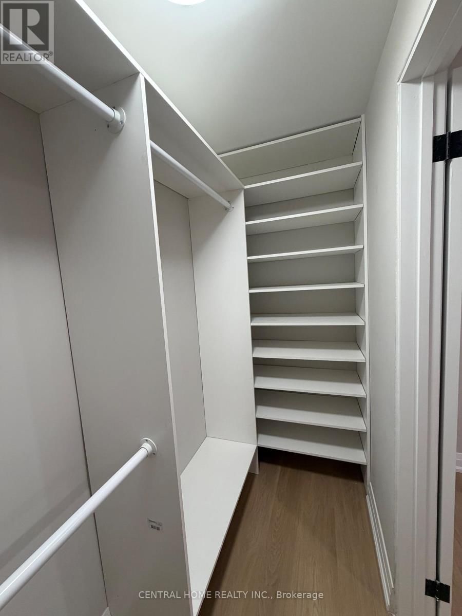 229 SPRING GATE BOULEVARD Image 14