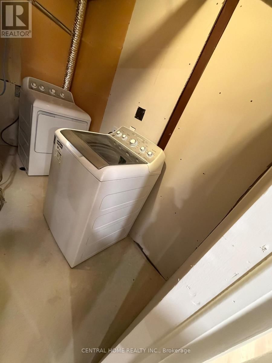 229 SPRING GATE BOULEVARD Image 19