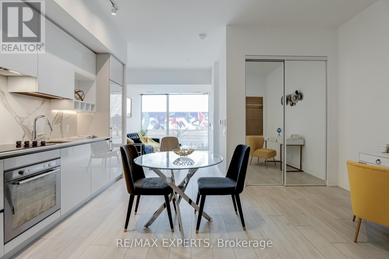 Th02 - 9 BUTTERMILL AVENUE Image 6