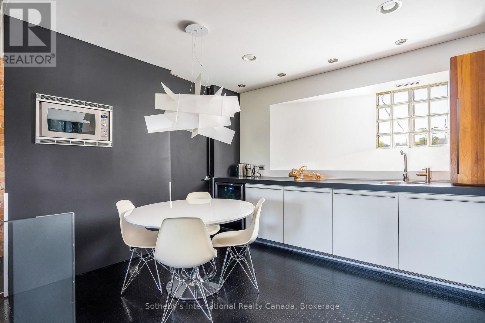 71 VICTORIA STREET WEST Image 33