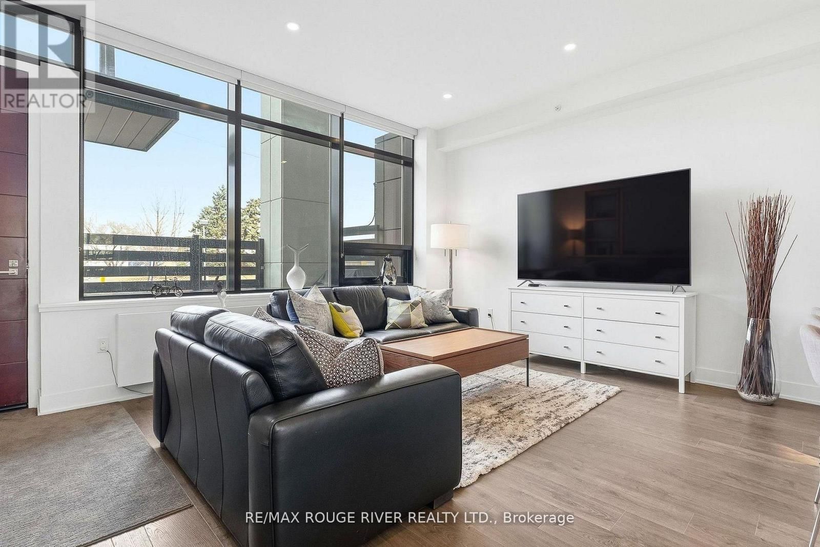 Th 104 - 2908 HIGHWAY 7 Image 8