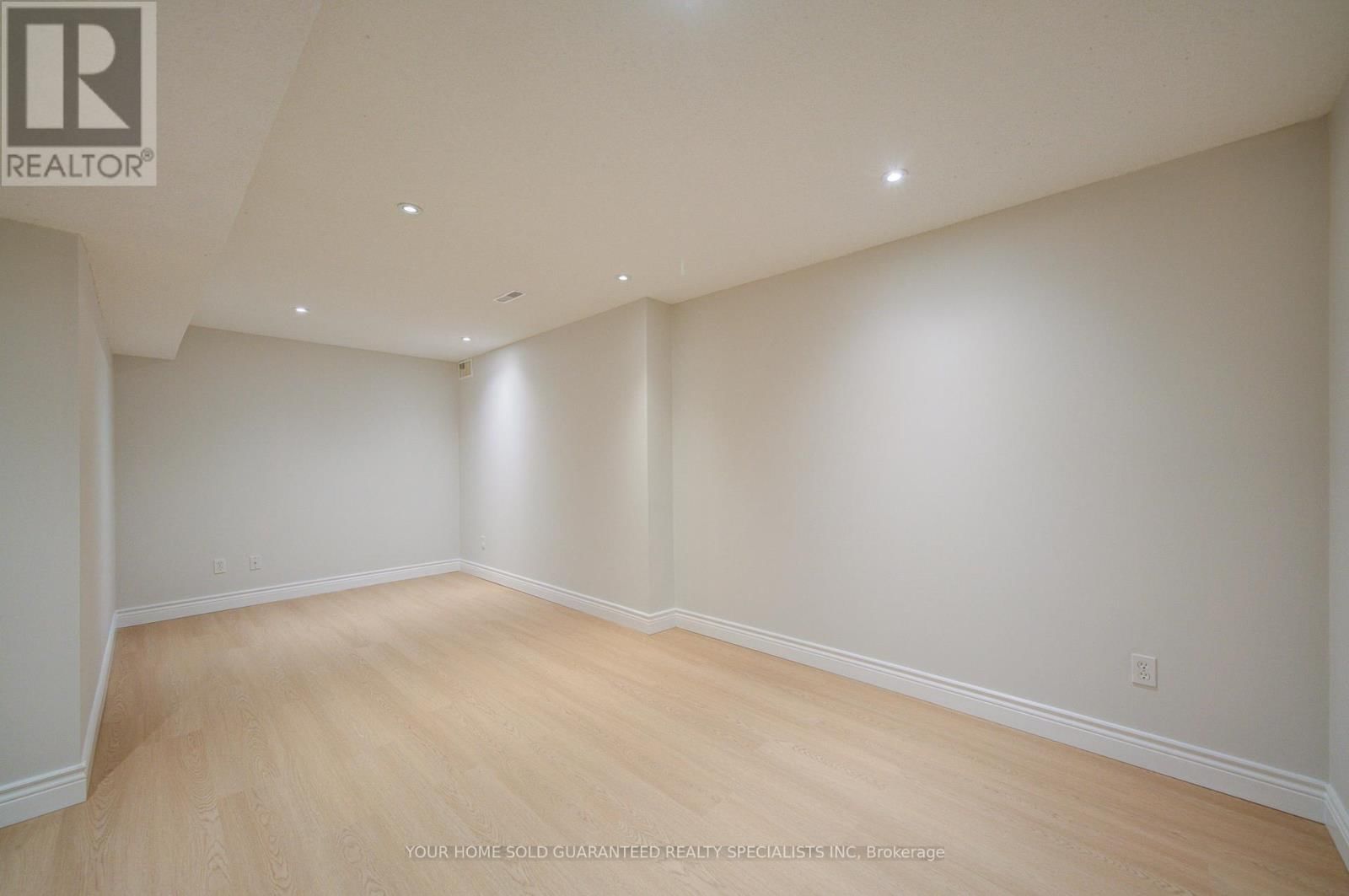 58 WARREN BRADLEY STREET Image 24