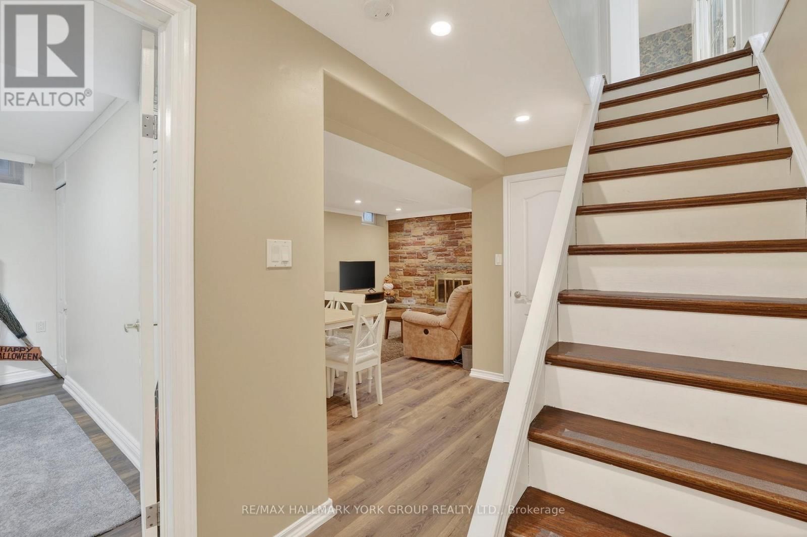 459 SANDFORD STREET Image 26