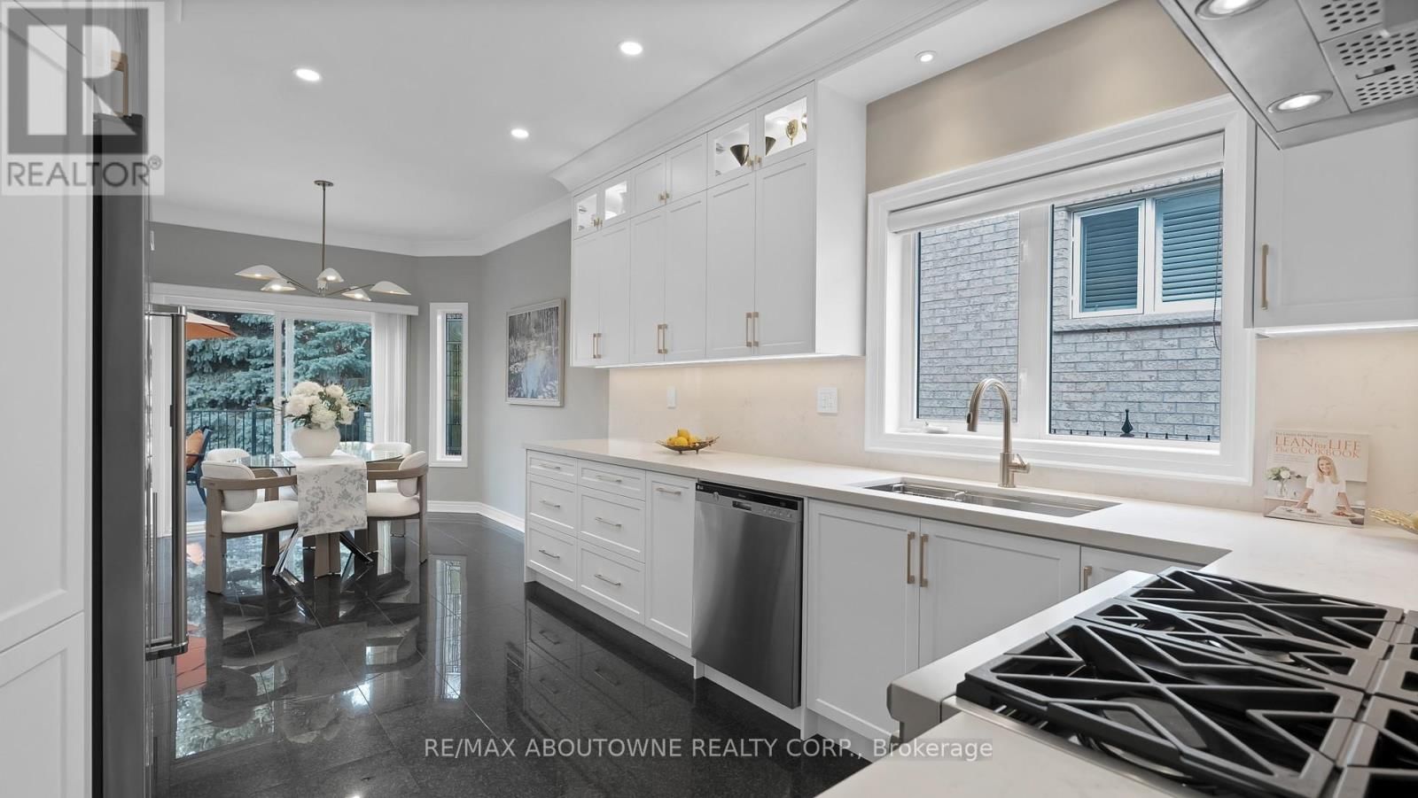 22 SIDERNO CRESCENT Image 13