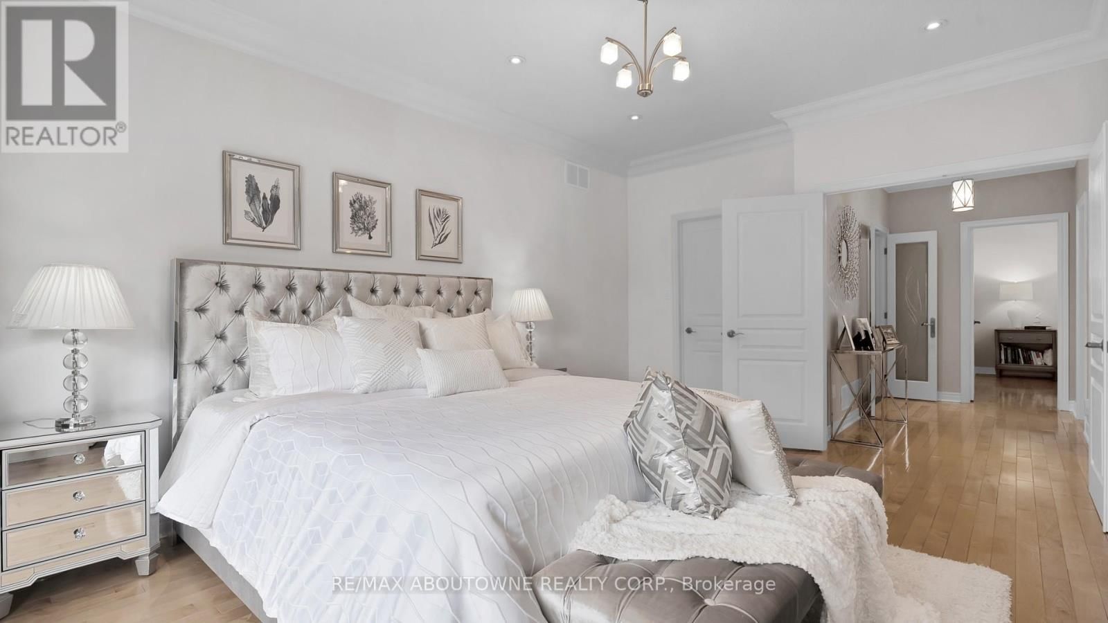 22 SIDERNO CRESCENT Image 26