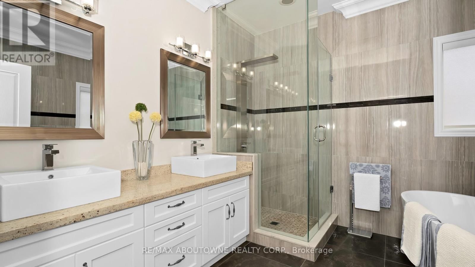 22 SIDERNO CRESCENT Image 27