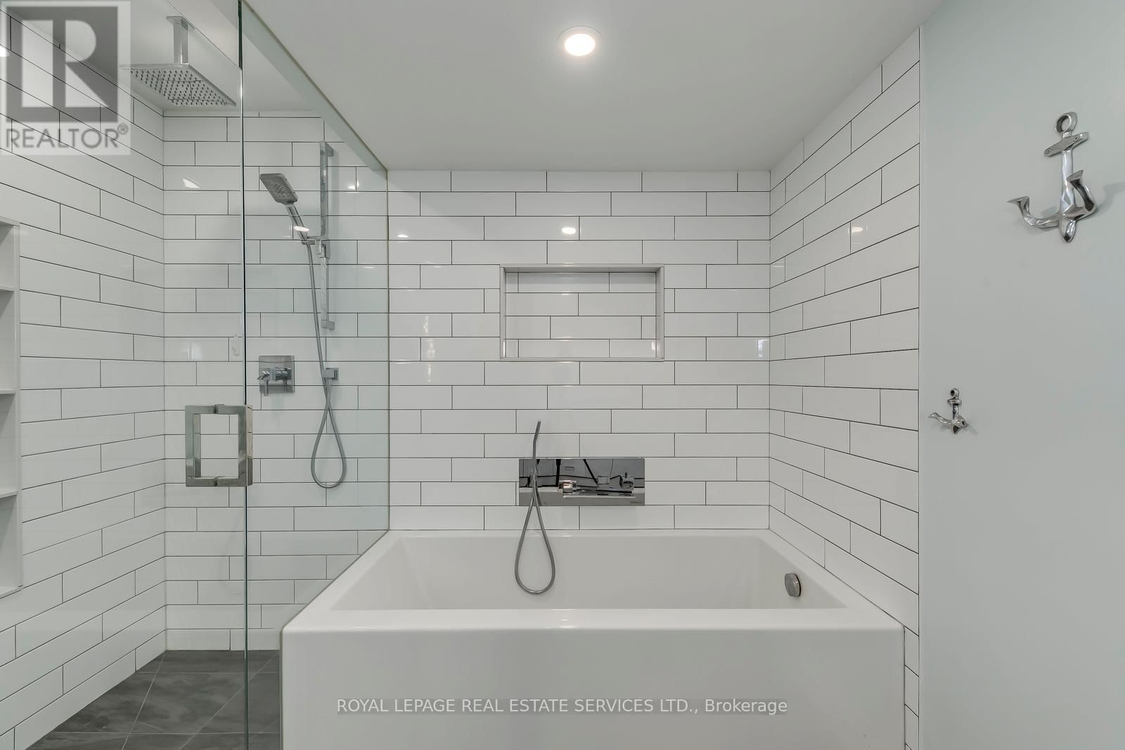 236 SLYWOOD CRESCENT Image 38