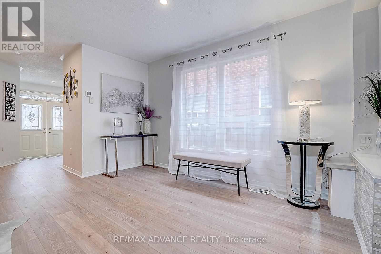 140 VANGUARD ROAD WEST Image 10