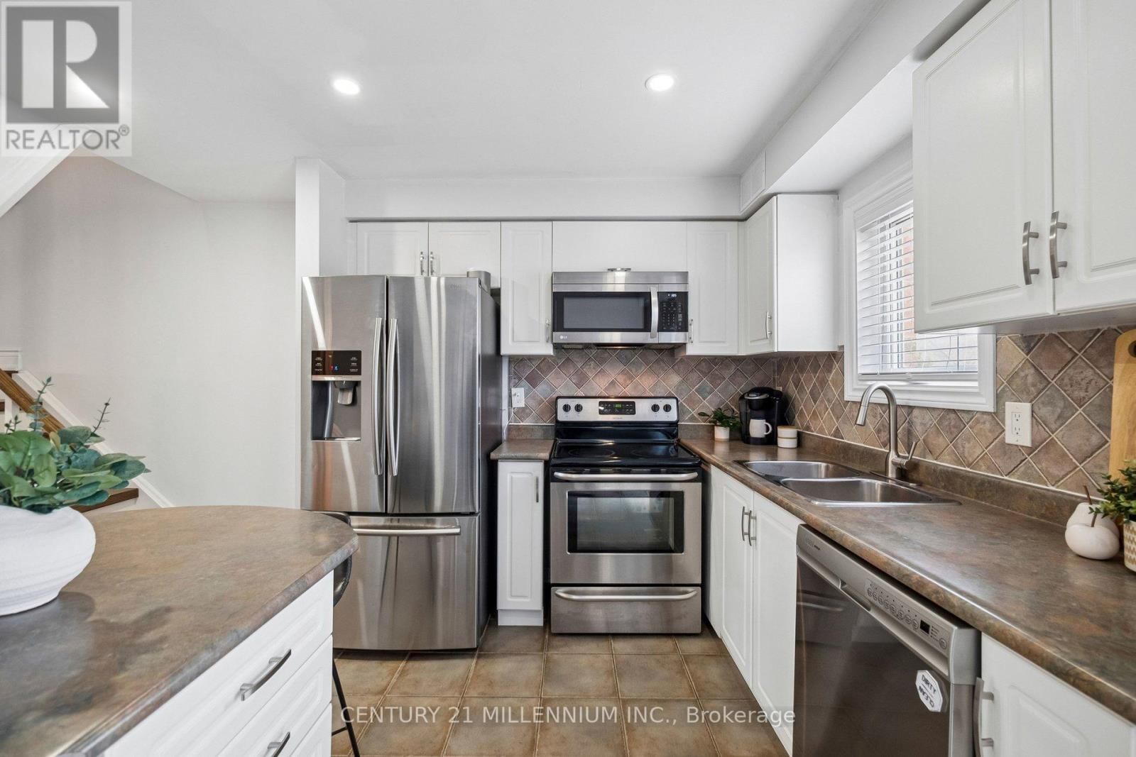 90 BAYWELL CRESCENT Image 15