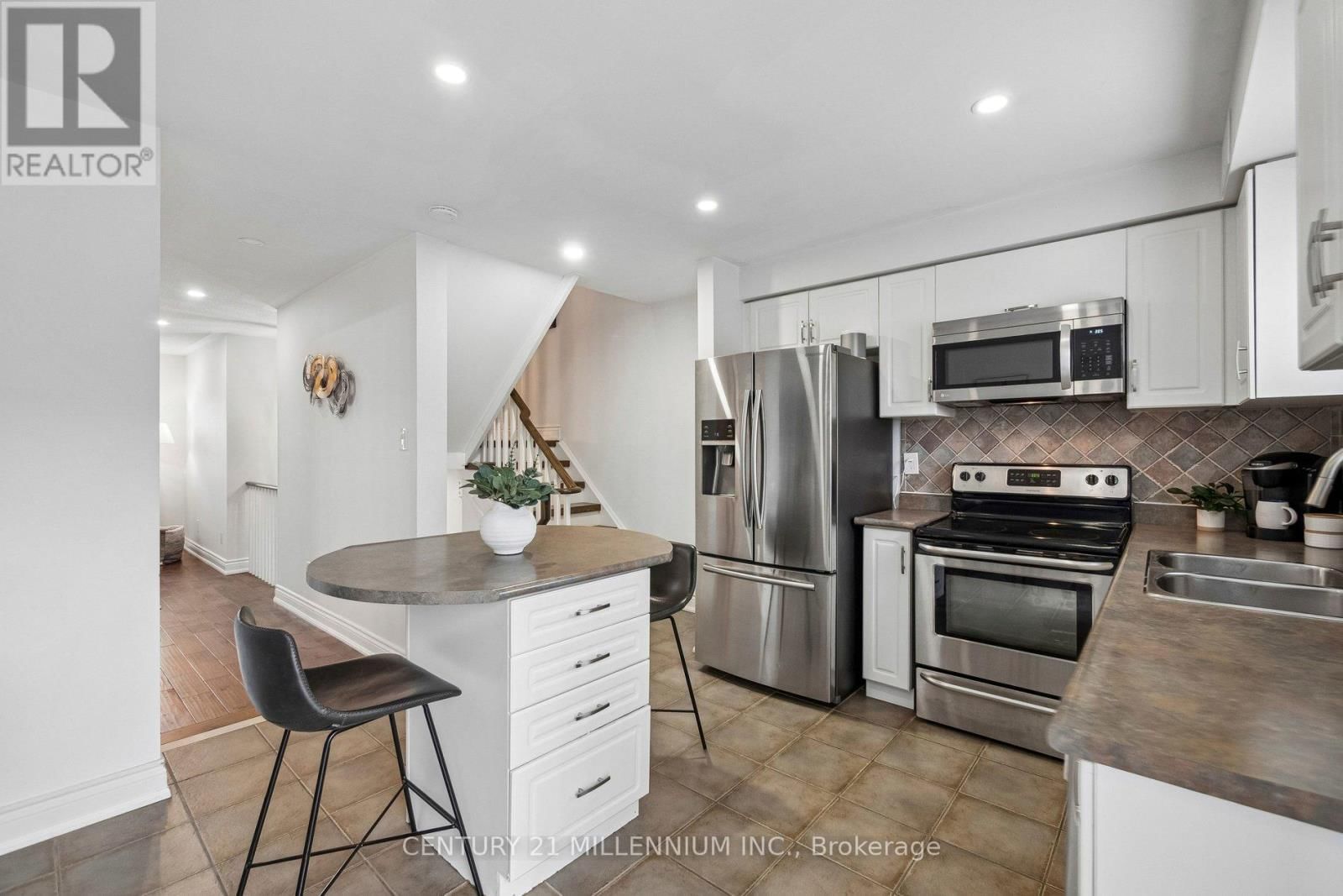 90 BAYWELL CRESCENT Image 17