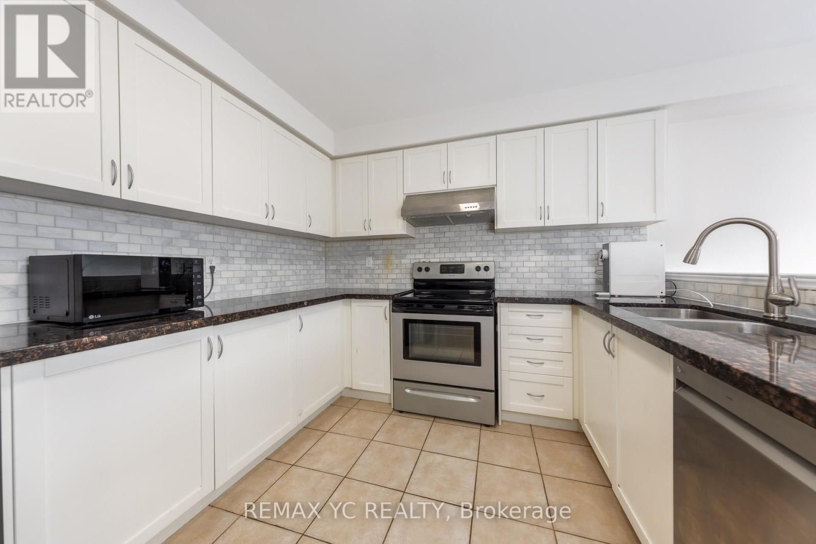 299 BANTRY AVENUE Image 10