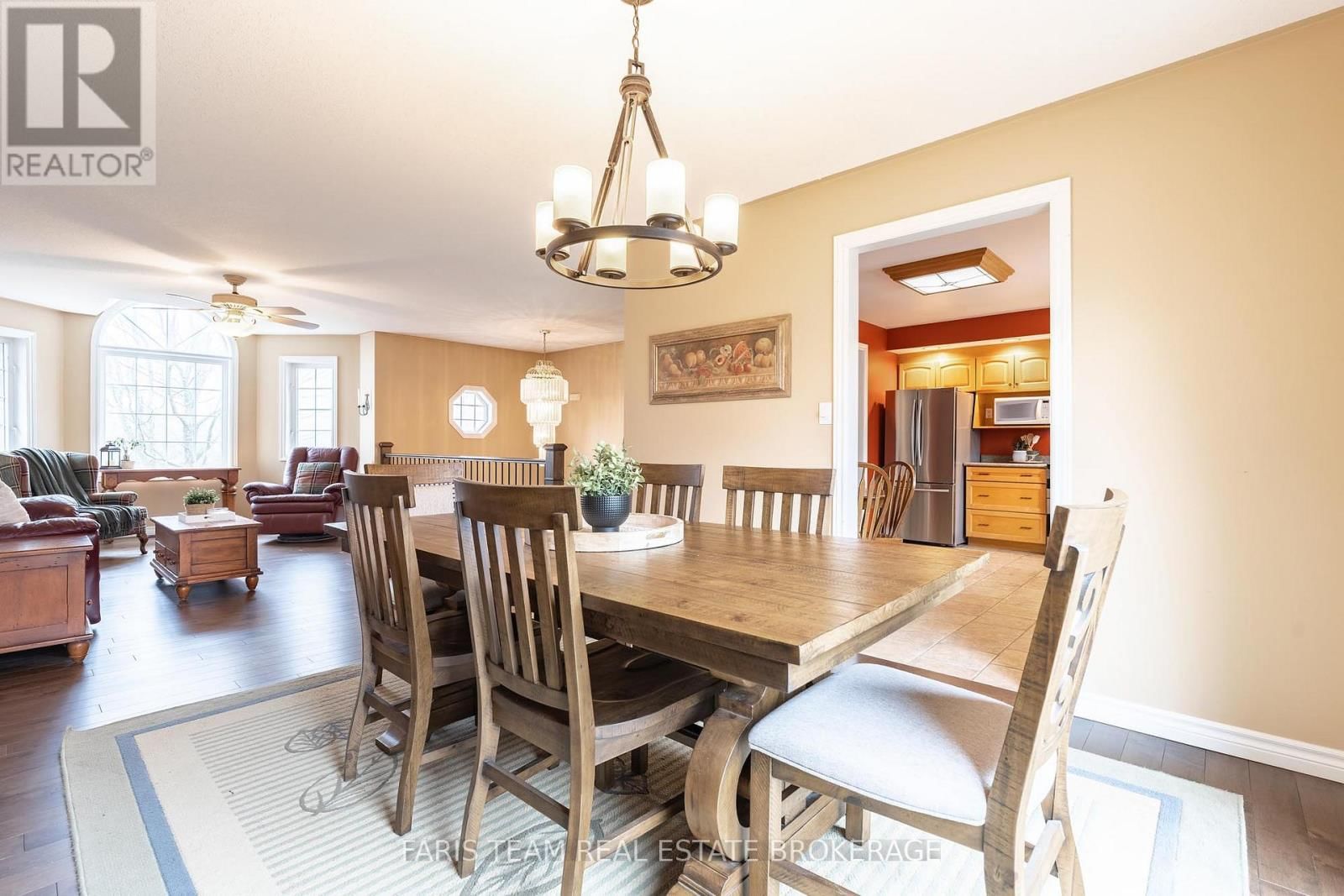 704 TRINITY STREET Image 12