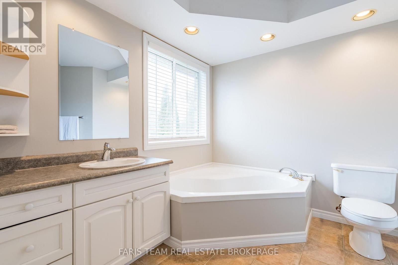 704 TRINITY STREET Image 19