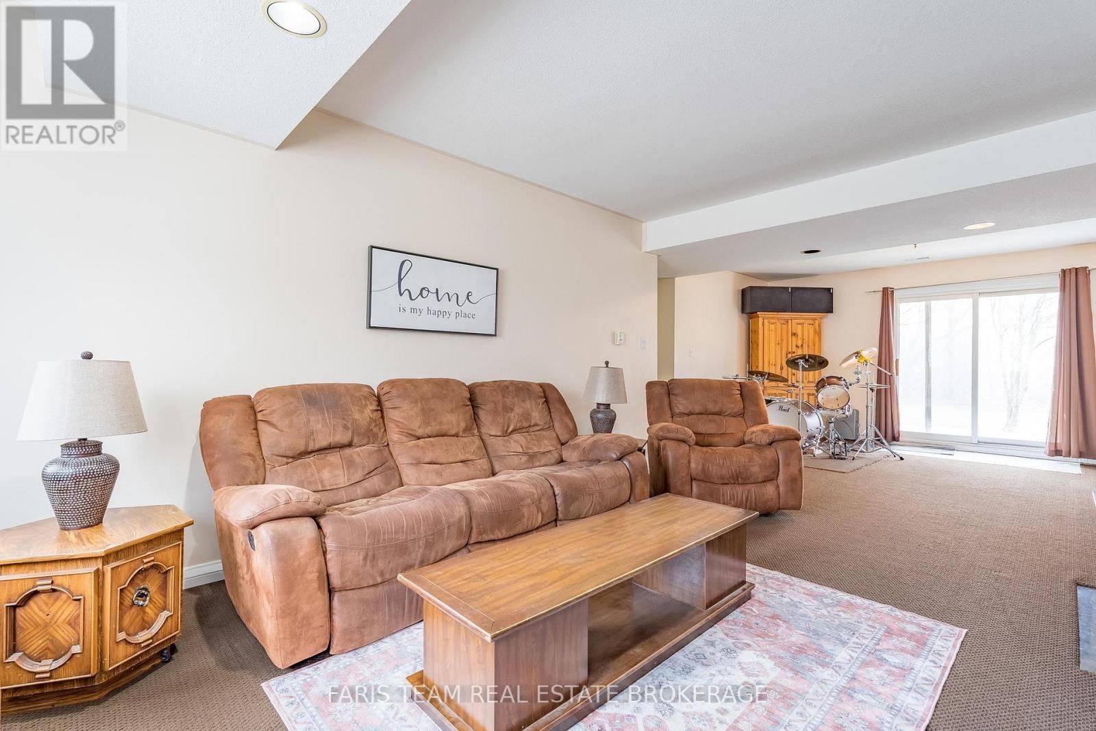 704 TRINITY STREET Image 28