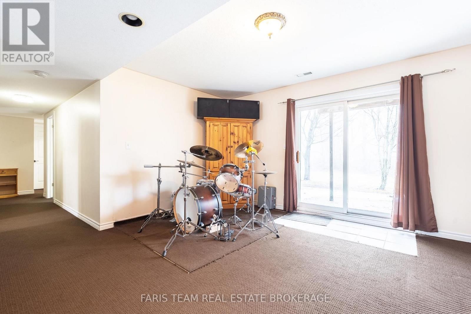 704 TRINITY STREET Image 29