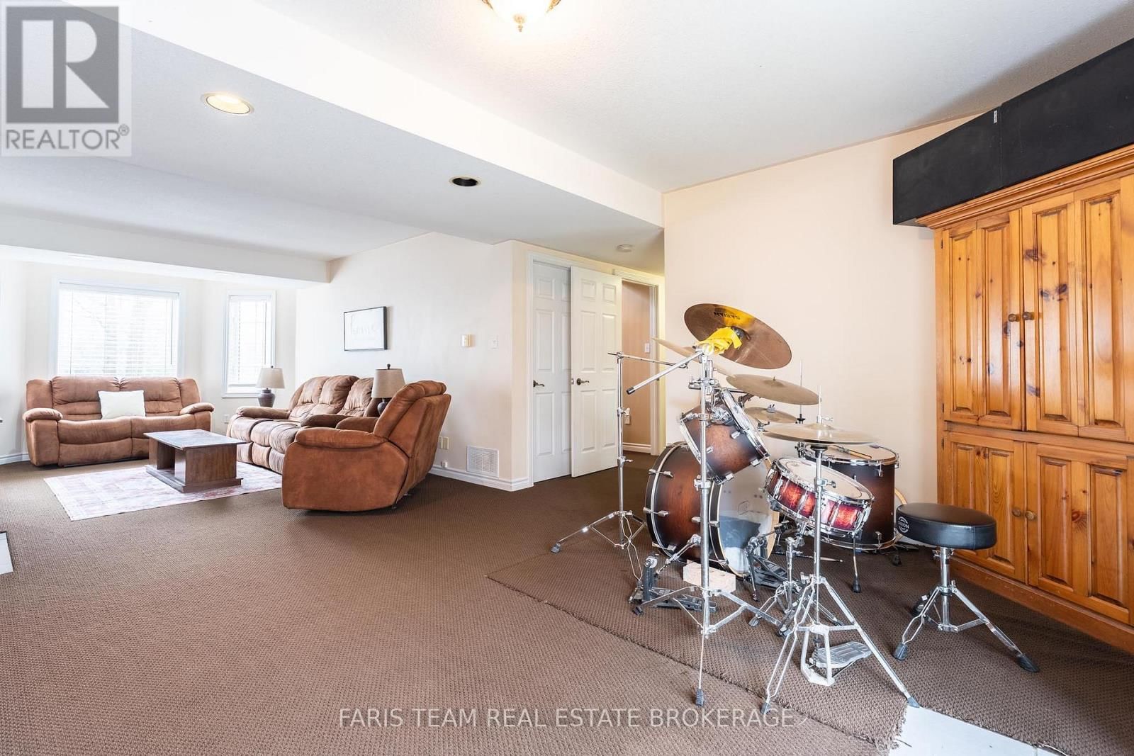 704 TRINITY STREET Image 30