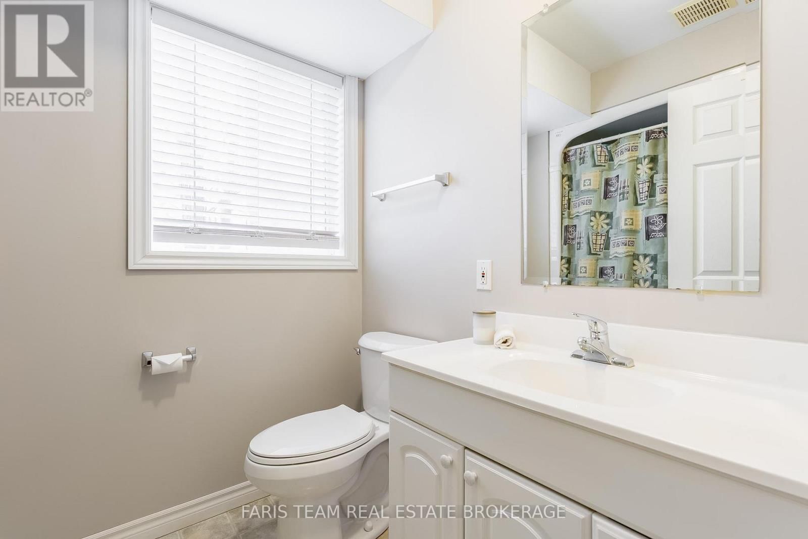 704 TRINITY STREET Image 32