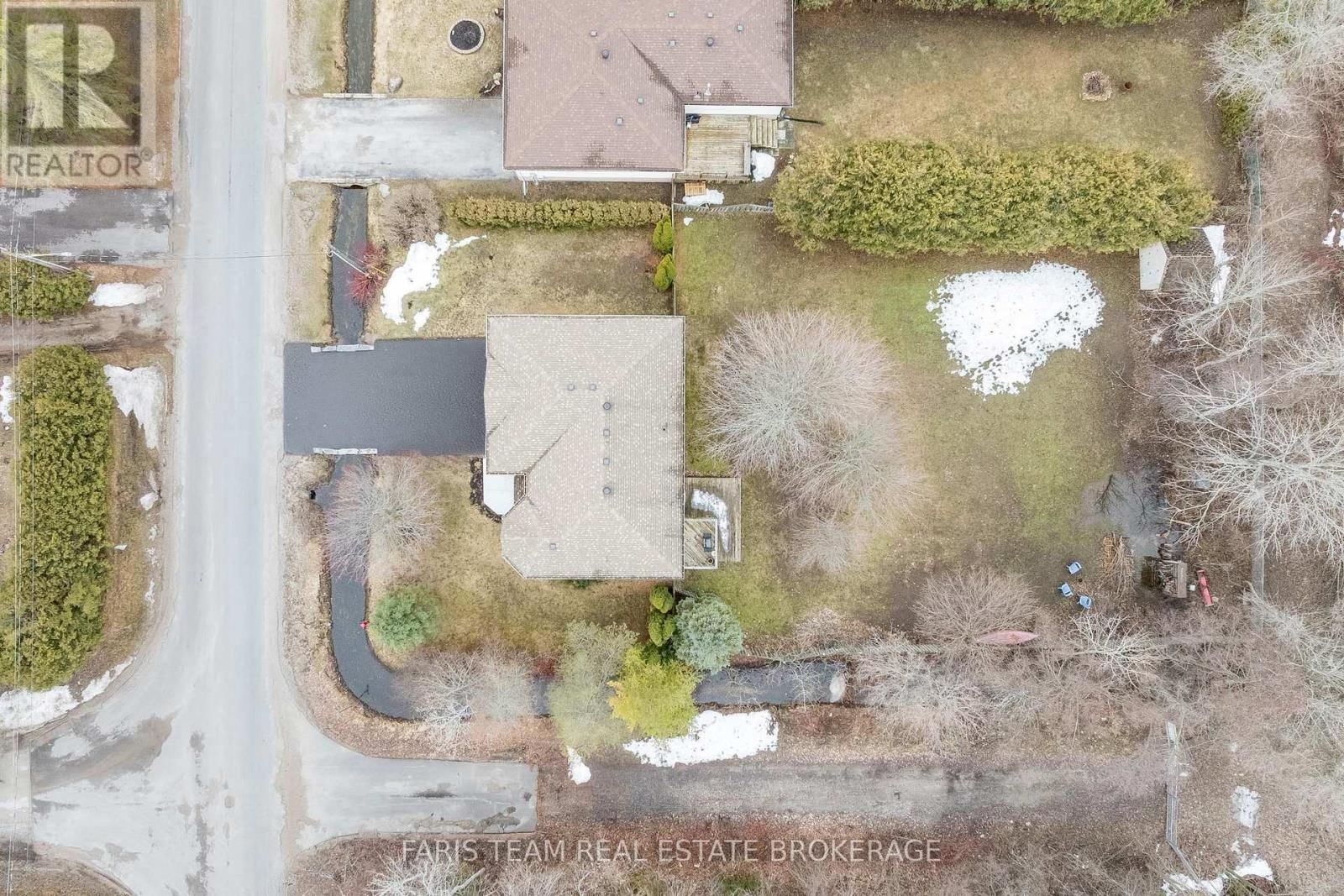 704 TRINITY STREET Image 41