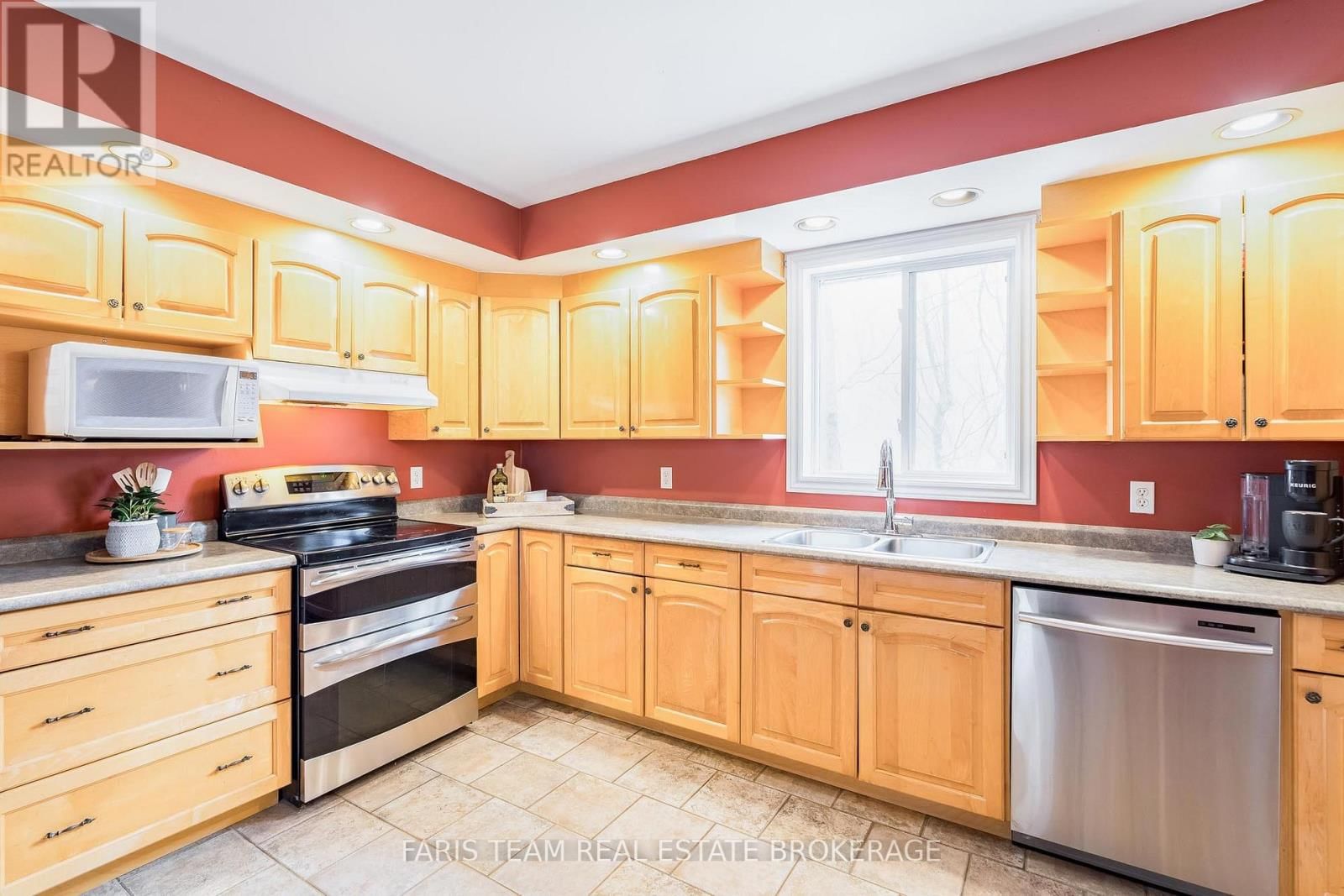 704 TRINITY STREET Image 6