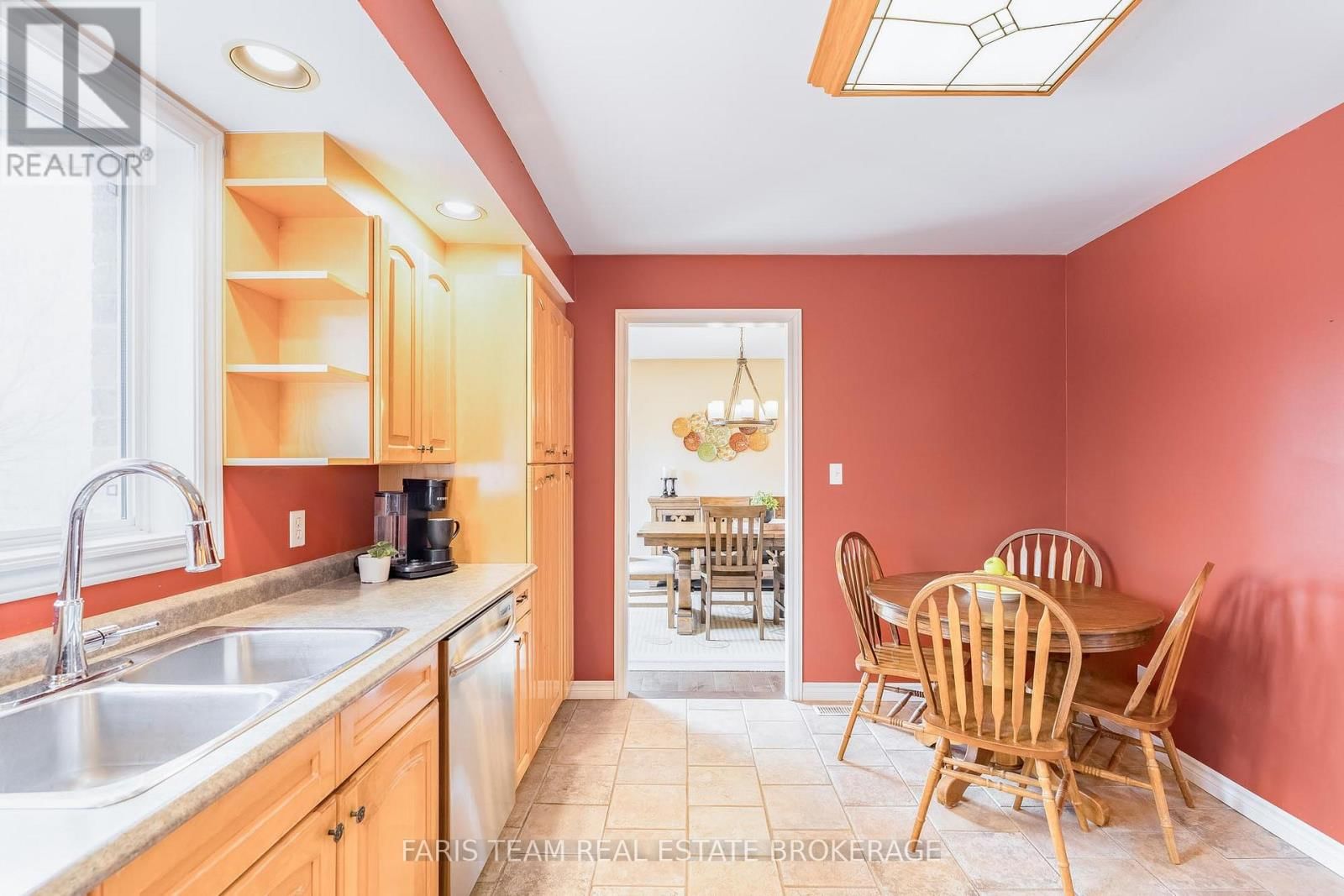 704 TRINITY STREET Image 9