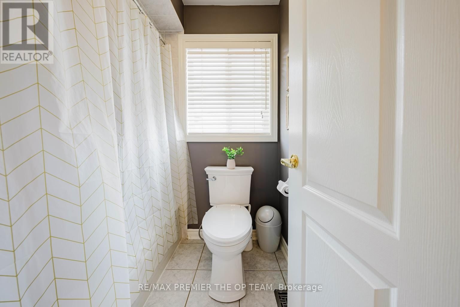 179 LIO AVENUE Image 31