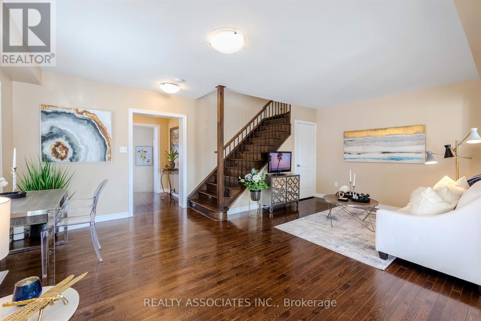 19 BEARINGS AVENUE Image 12