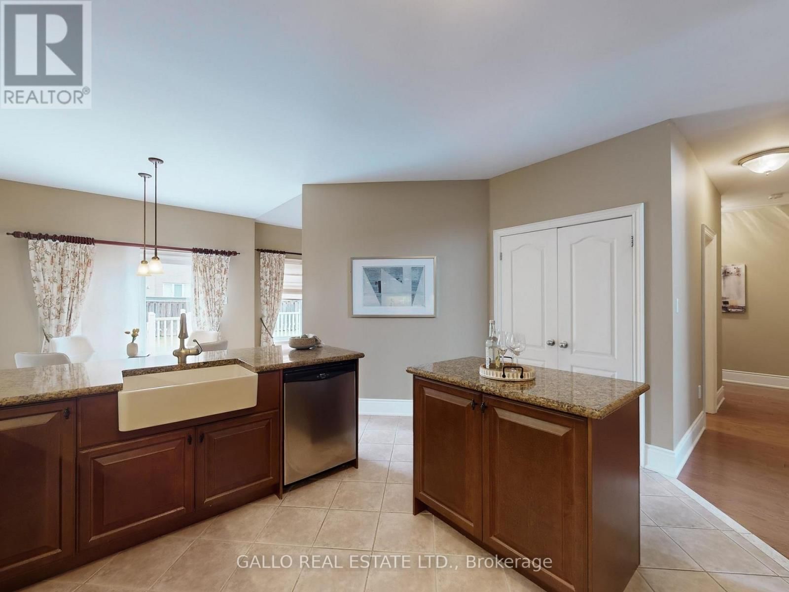 82 BAYBERRY STREET Image 14