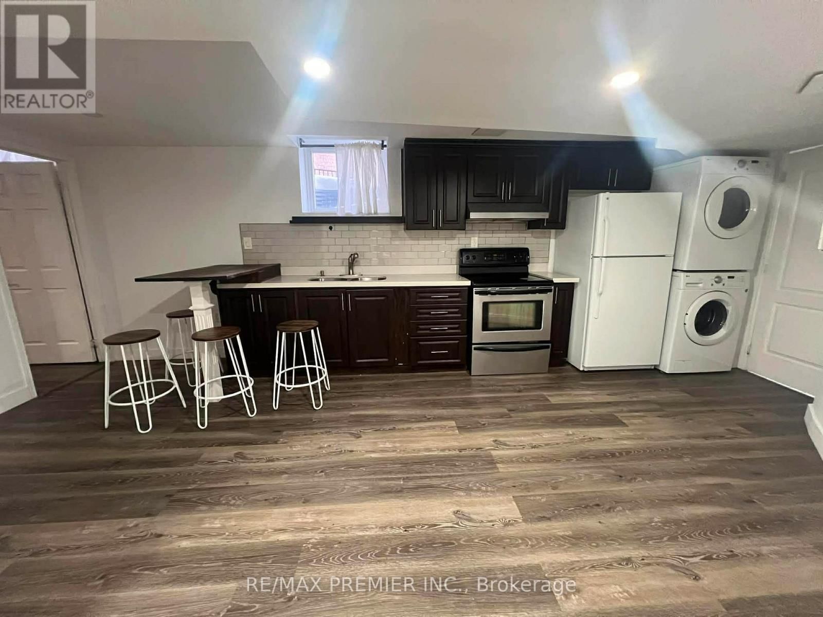 118 SOLWAY AVENUE Image 1