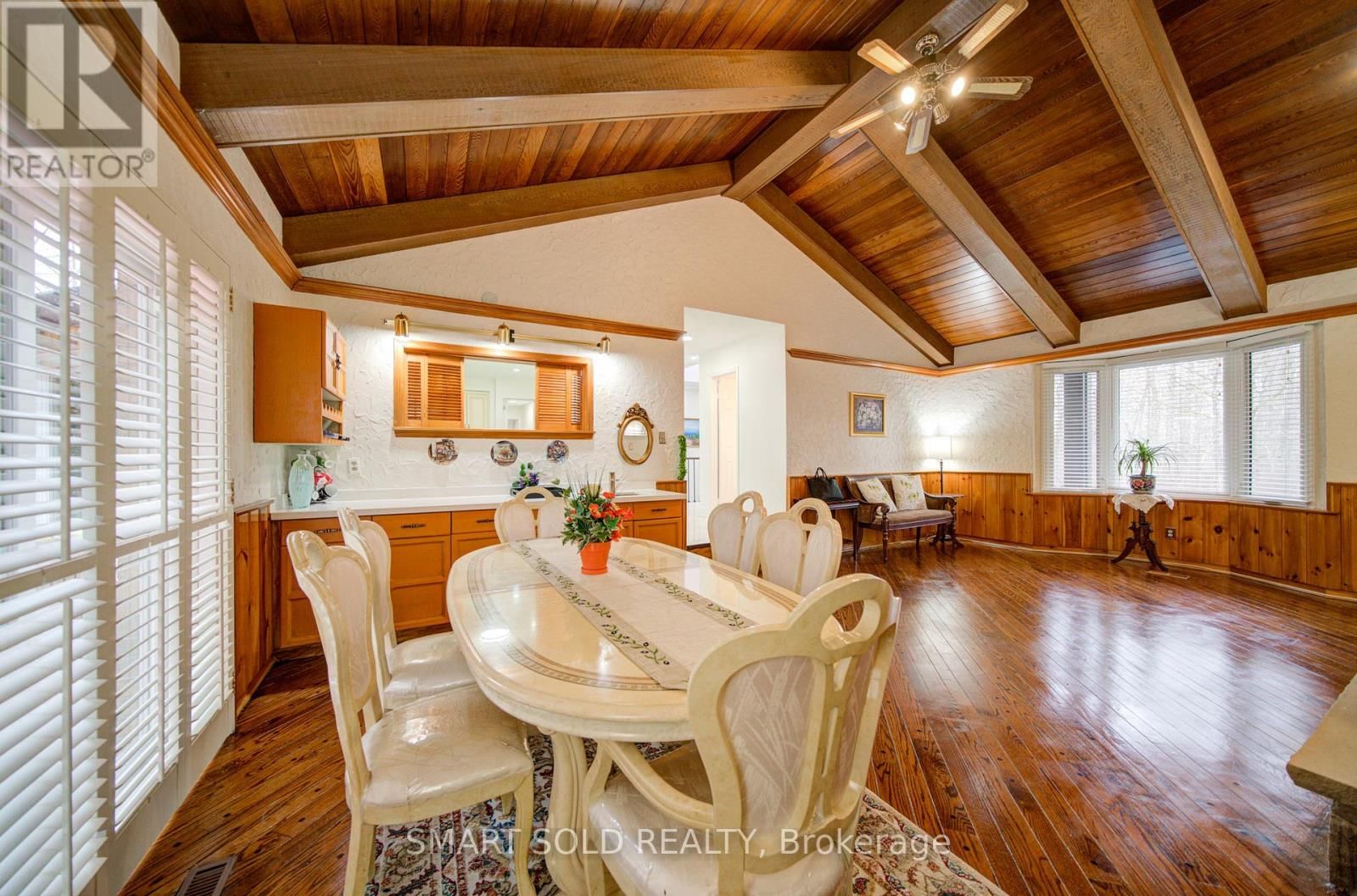 48 MONTGOMERY COURT Image 14