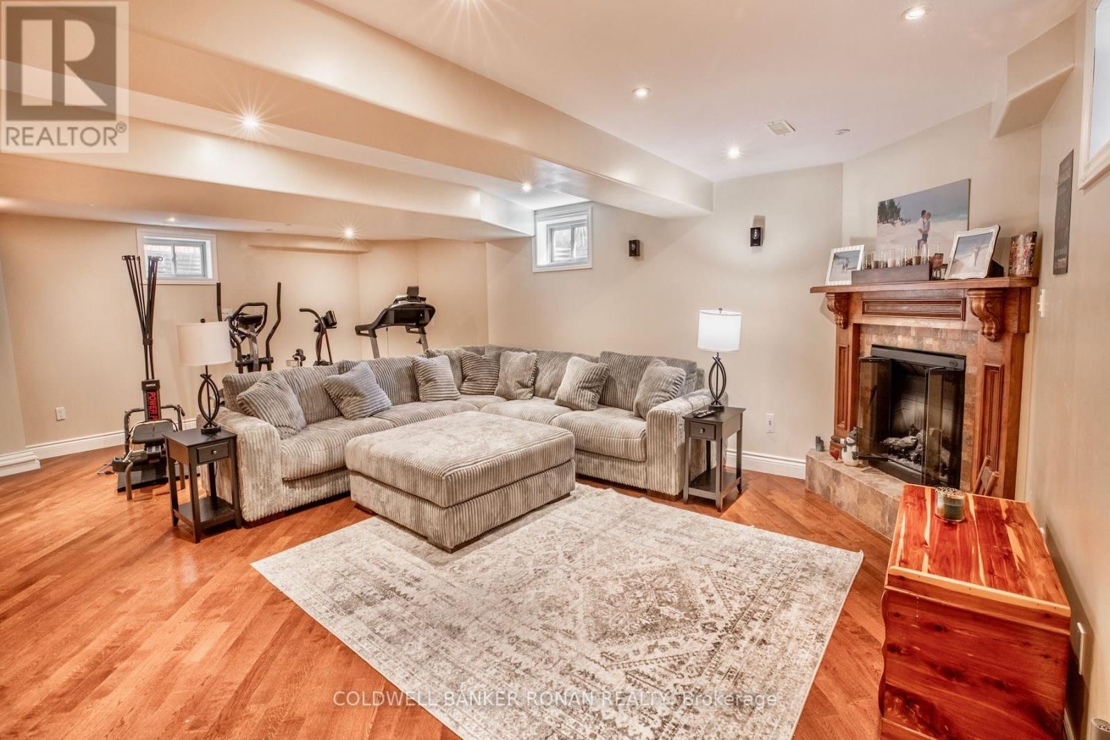 11 SHEPARD AVENUE Image 29