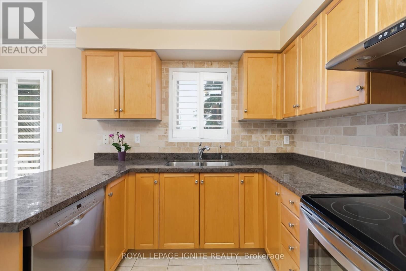 37 - 19 FOXCHASE AVENUE Image 16