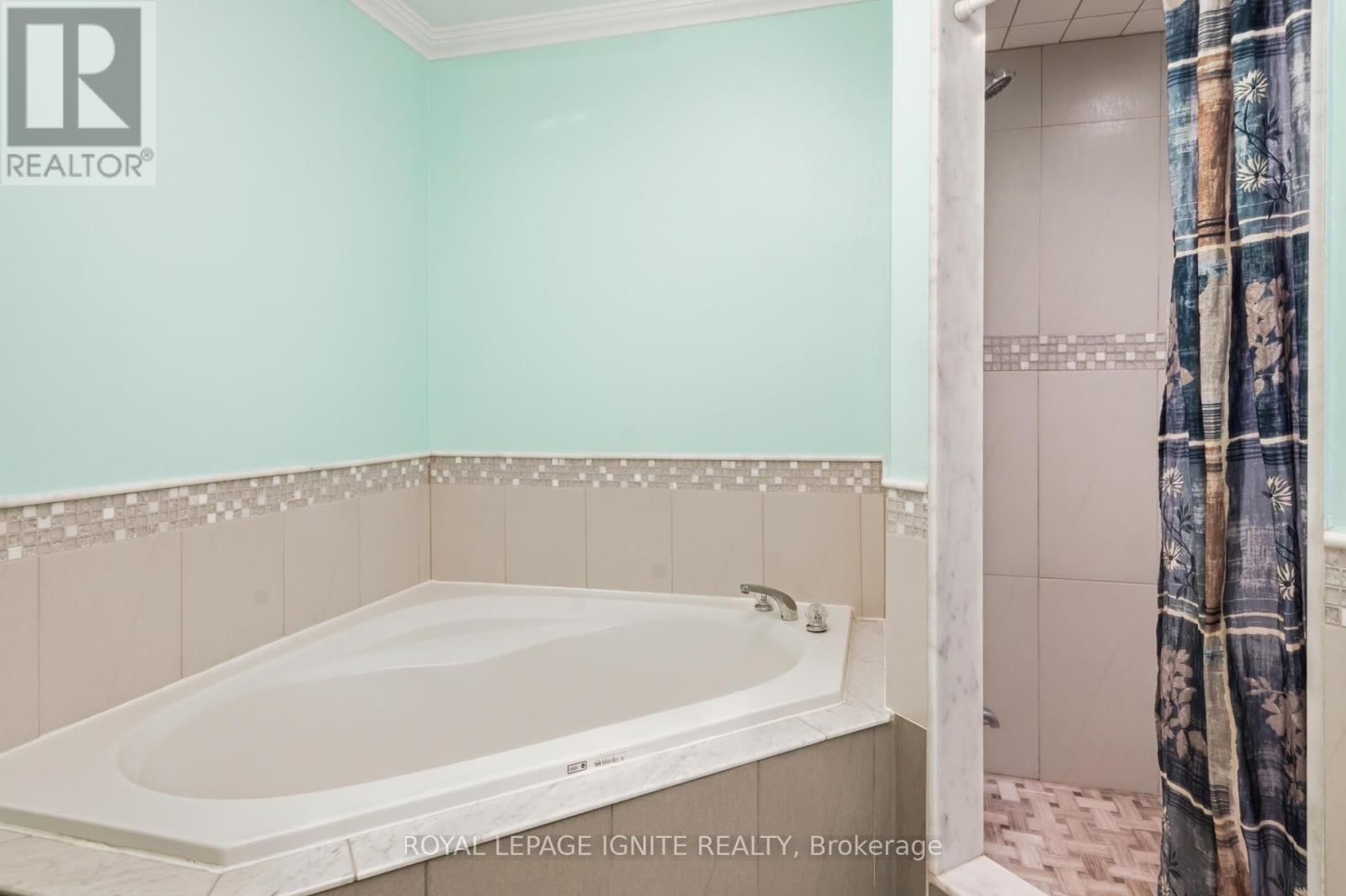 37 - 19 FOXCHASE AVENUE Image 25