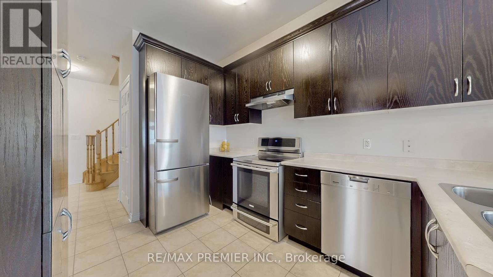 32 BLUE GROUSE ROAD Image 9