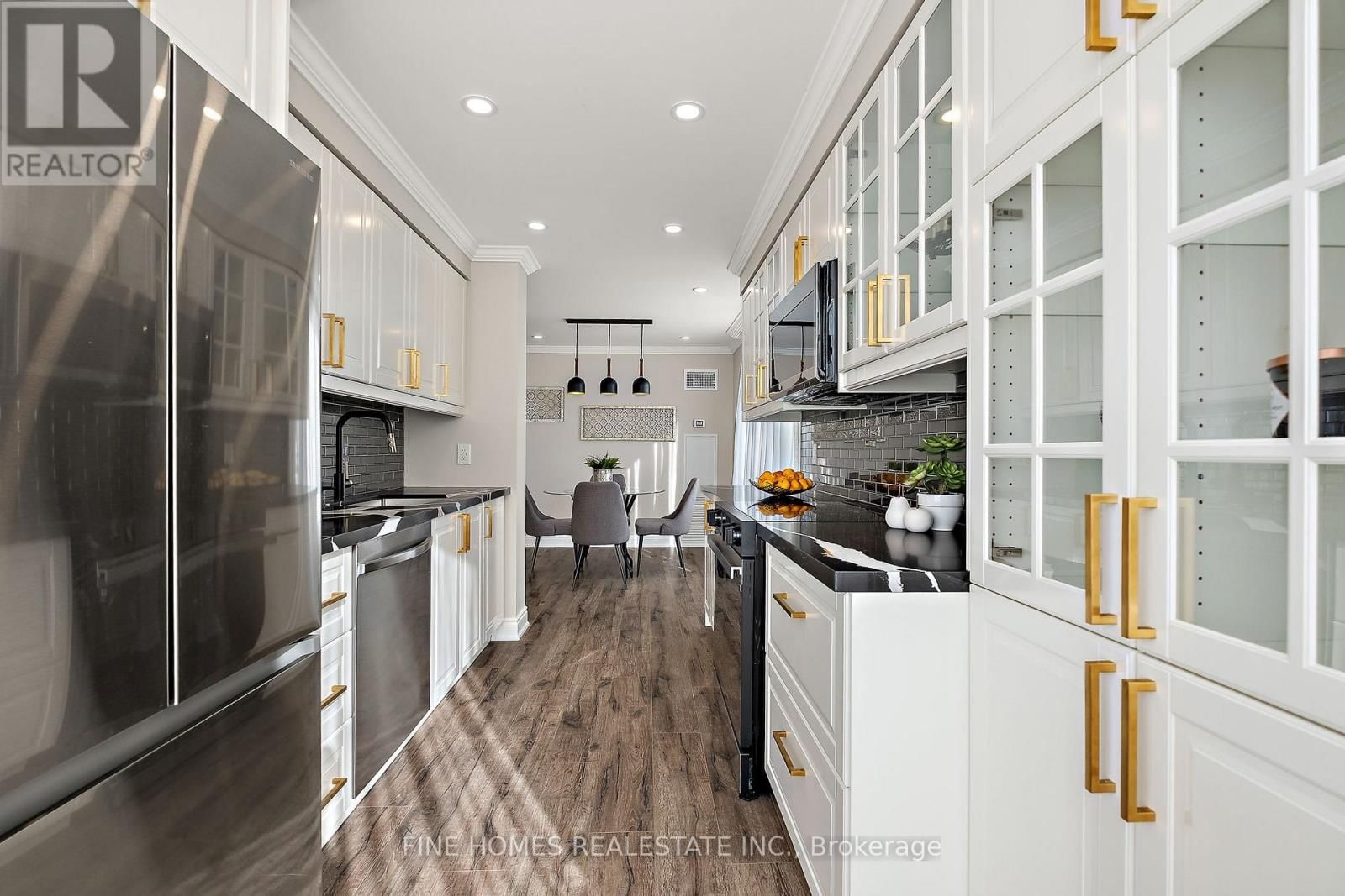 307 - 120 PROMENADE CIRCLE Image 11