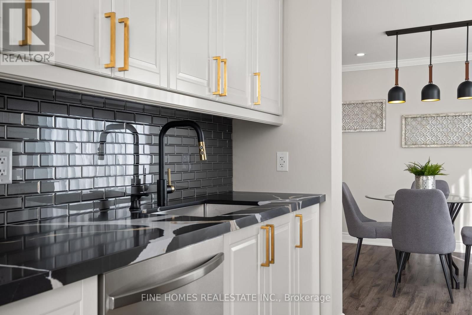 307 - 120 PROMENADE CIRCLE Image 7