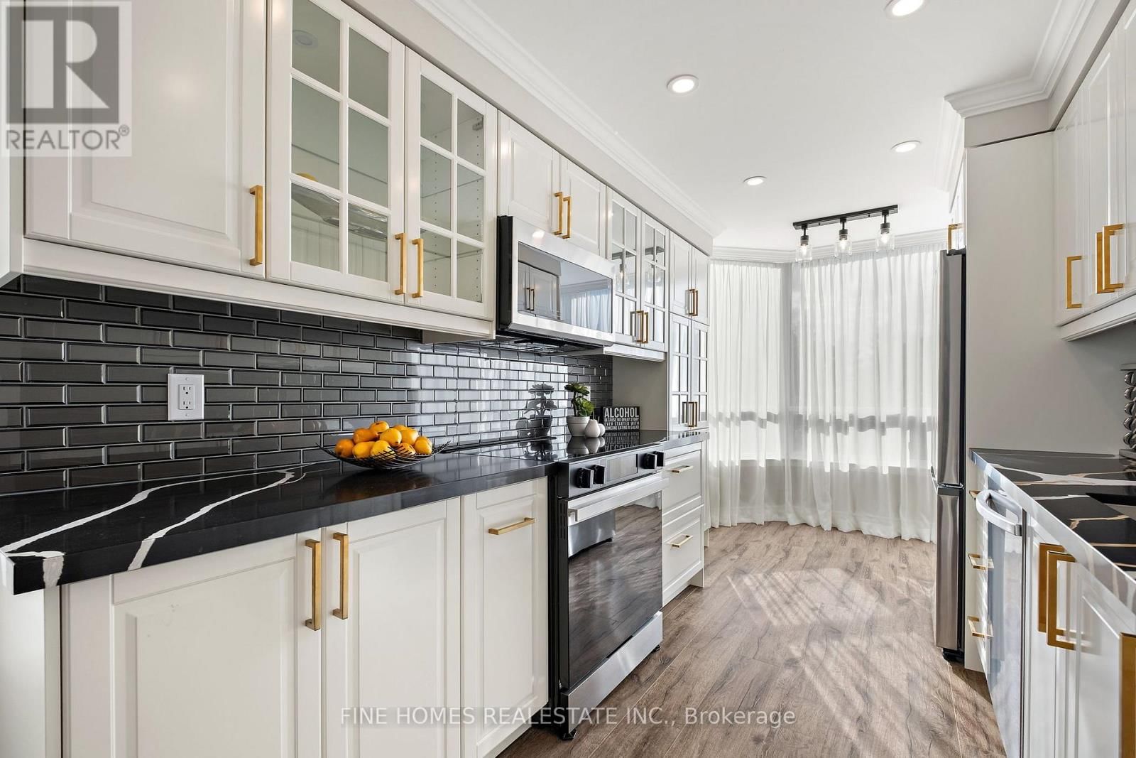 307 - 120 PROMENADE CIRCLE Image 8