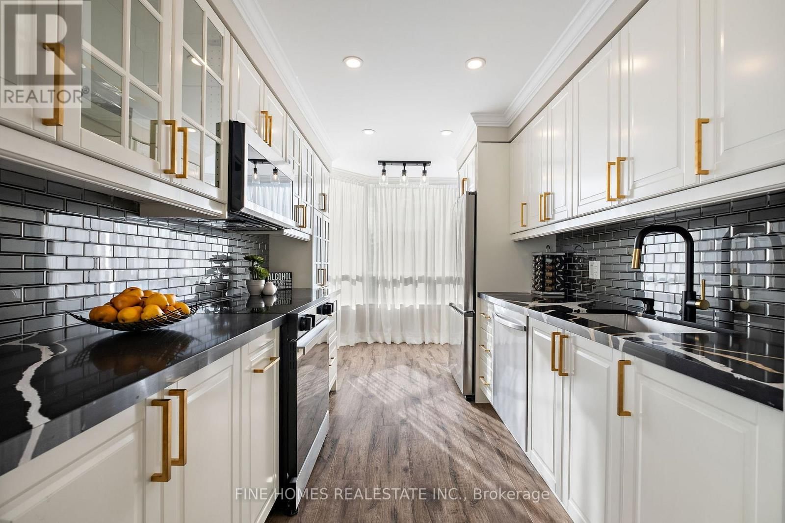 307 - 120 PROMENADE CIRCLE Image 9