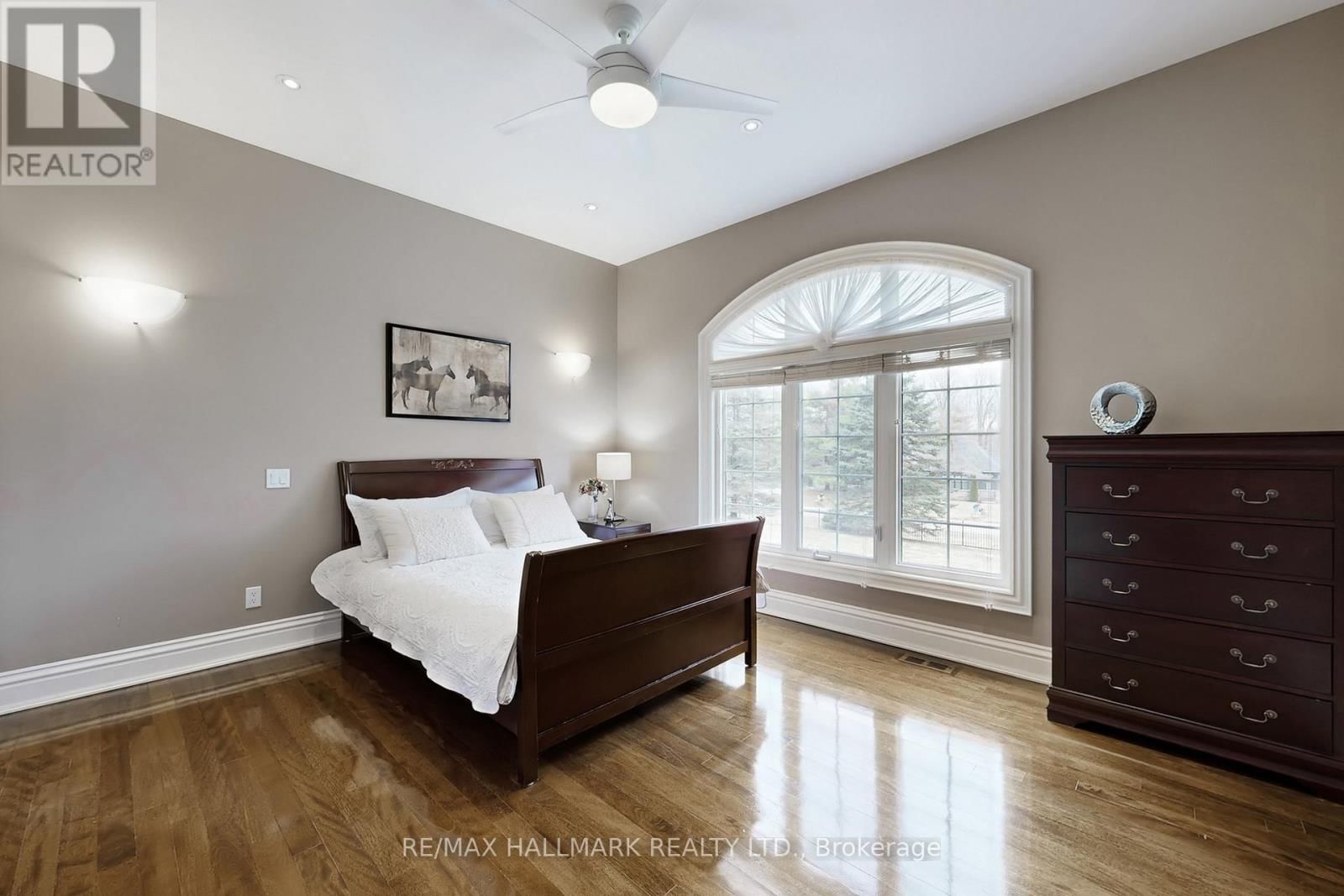 11 CRANBORNE CHASE Image 25