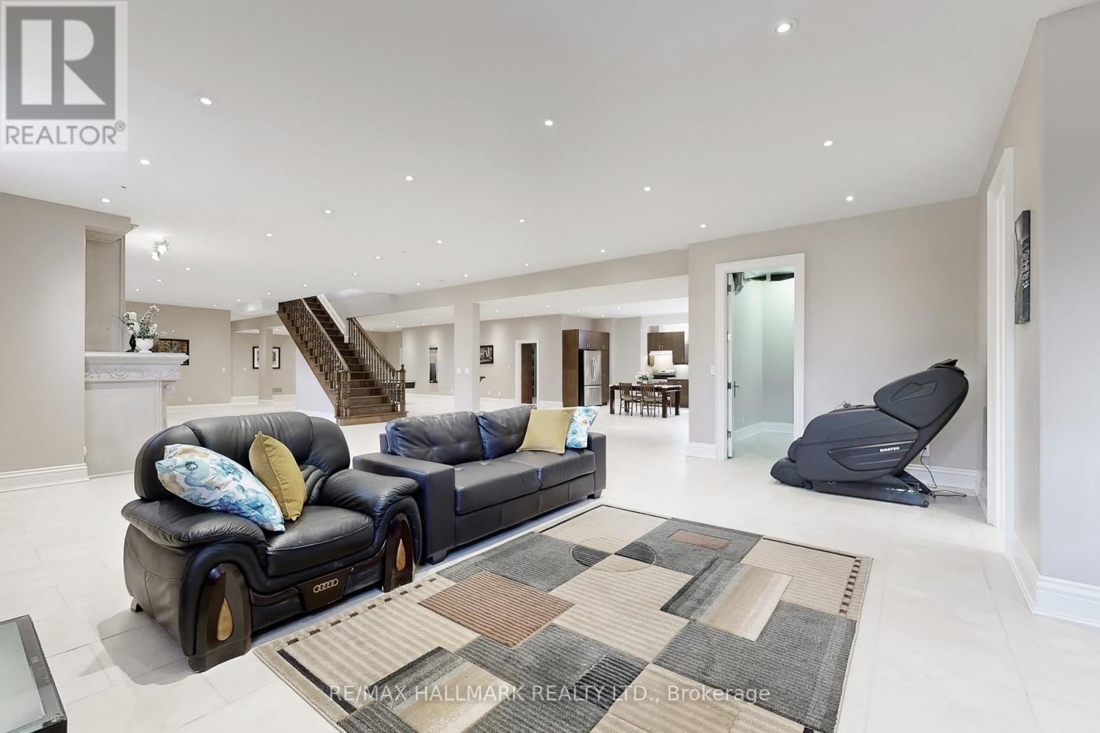 11 CRANBORNE CHASE Image 29