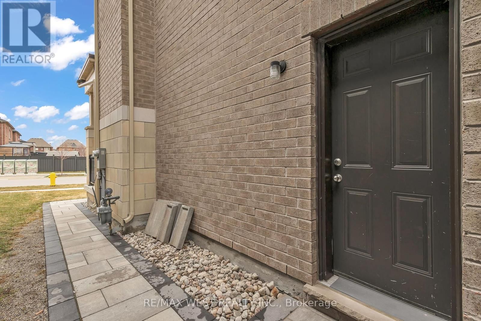 65 PORT ROYAL AVENUE Image 34