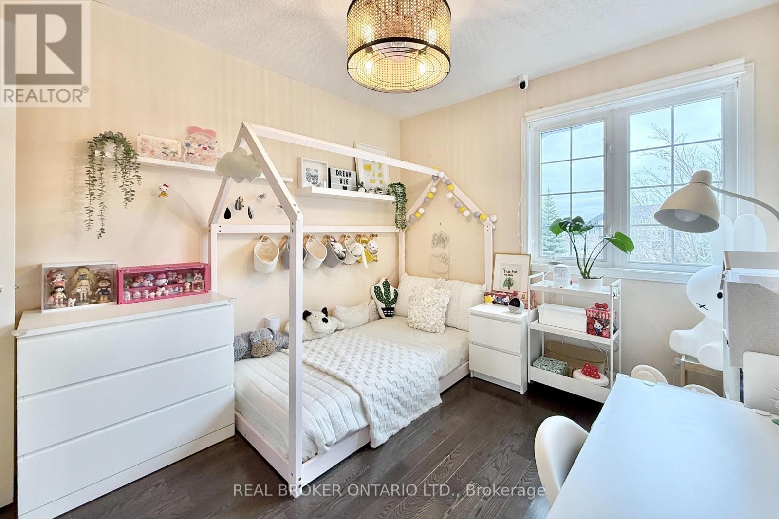 46 REVELSTOKE CRESCENT Image 24