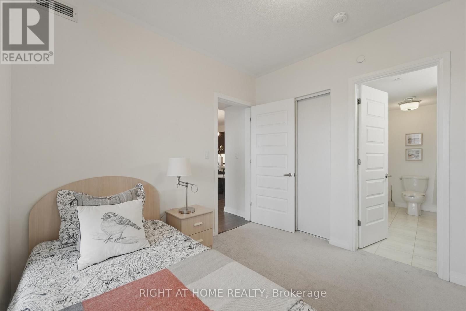 503 - 2 ADAM SELLERS STREET Image 26