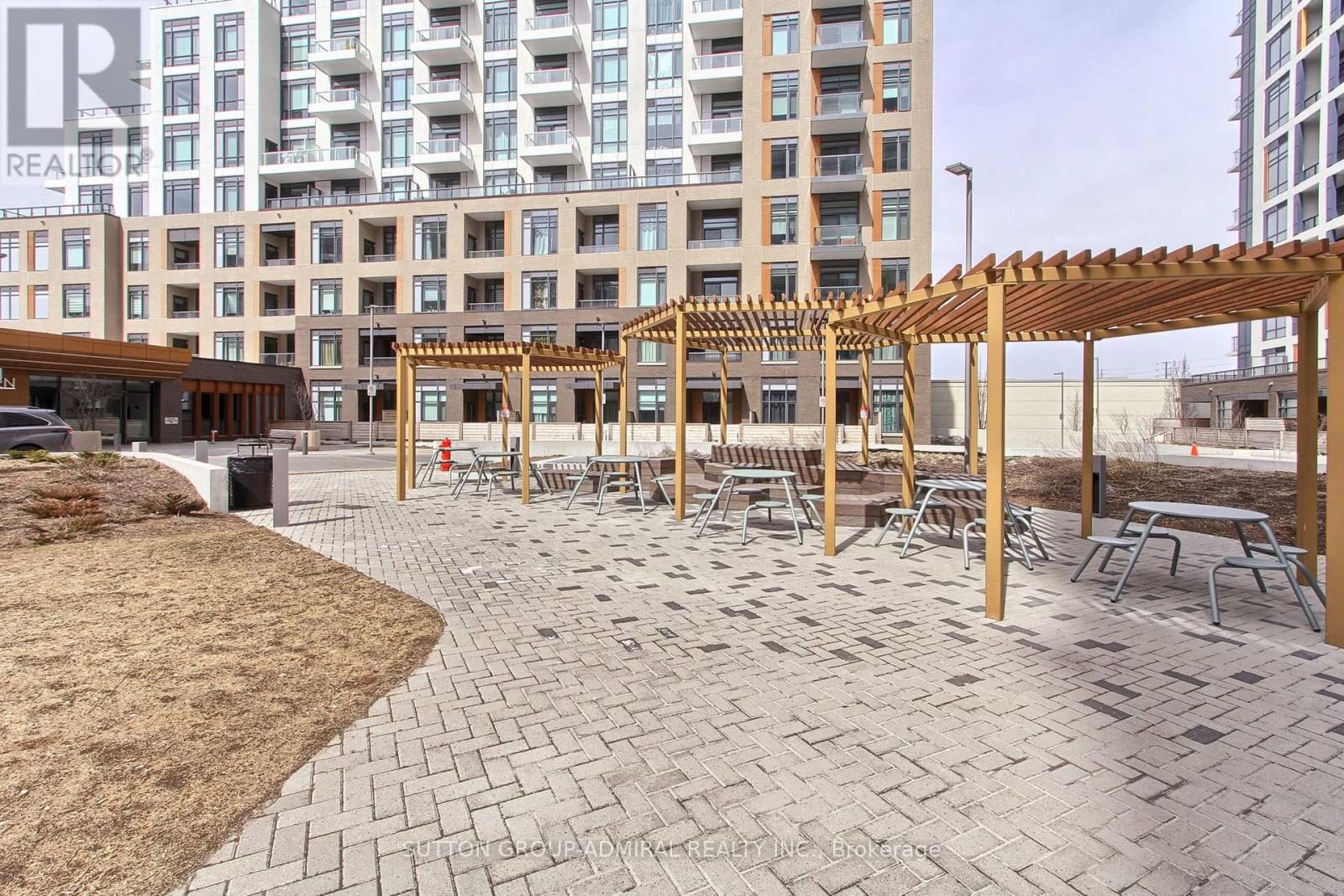 8 BEVERLEY GLEN Image 27