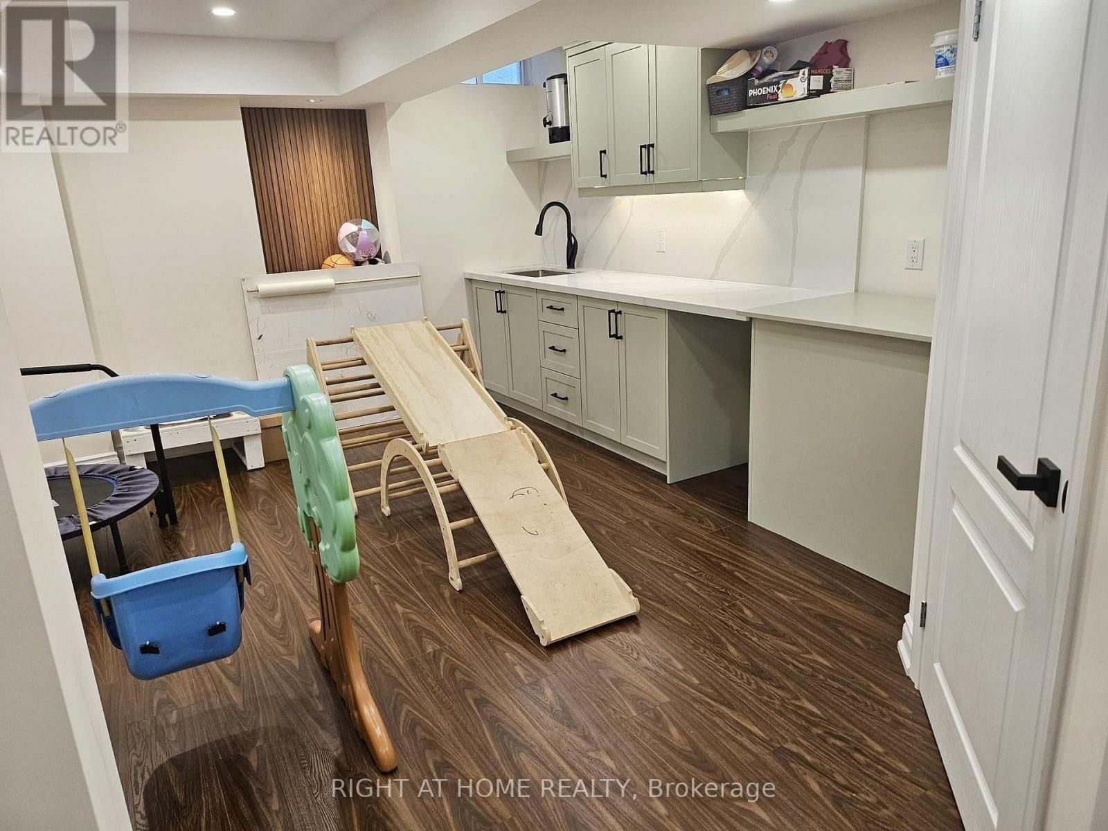 343 MILLER PARK AVENUE Image 47